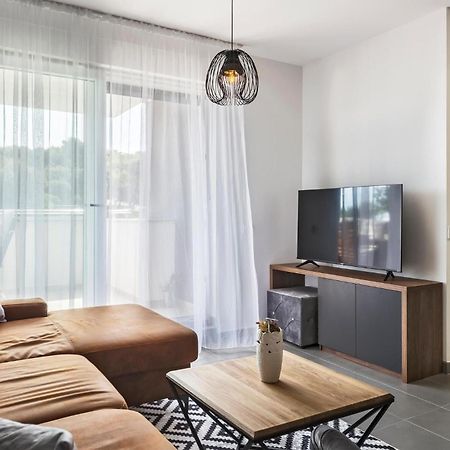 Amazing Apartment In Premantura With Kitchen Екстер'єр фото