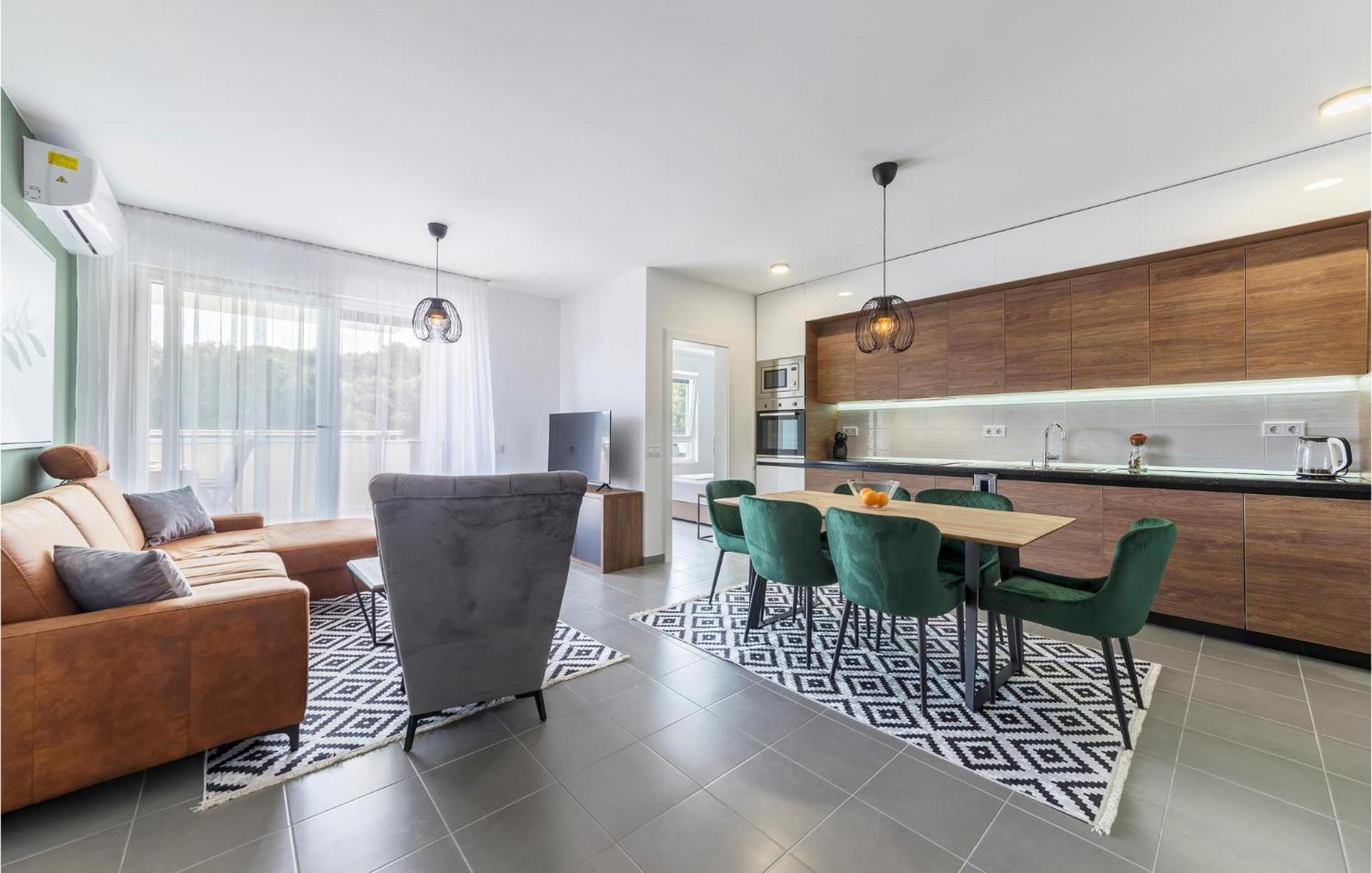 Amazing Apartment In Premantura With Kitchen Екстер'єр фото