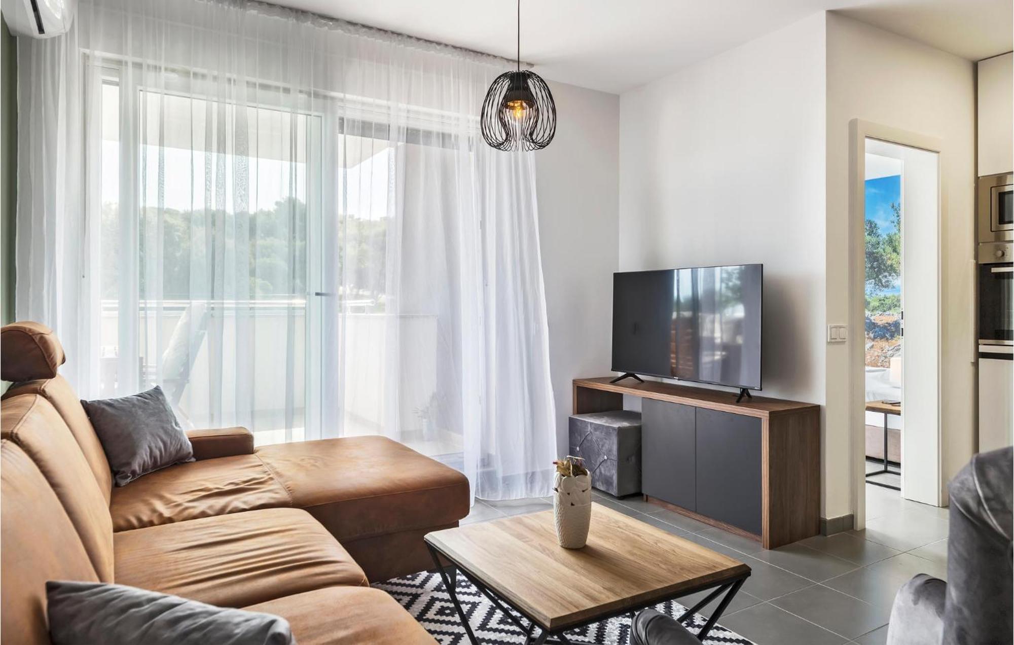 Amazing Apartment In Premantura With Kitchen Екстер'єр фото